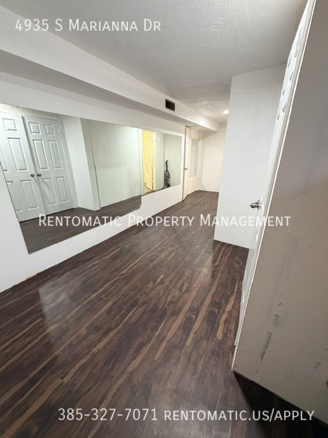 Building Photo - 4935 Marianna Dr