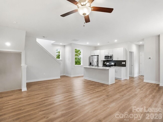 Building Photo - 8927 Sharonbrook Dr