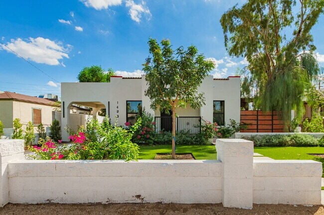 Building Photo - Gorgeous 2-Bed, 2-Bath duplex in the Garfi...