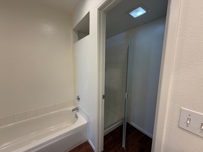 Building Photo - COSTA MESA 2 BEDROOM, 2 BATHROOM CONDO $3,200 (BRISTOL & BAKER)