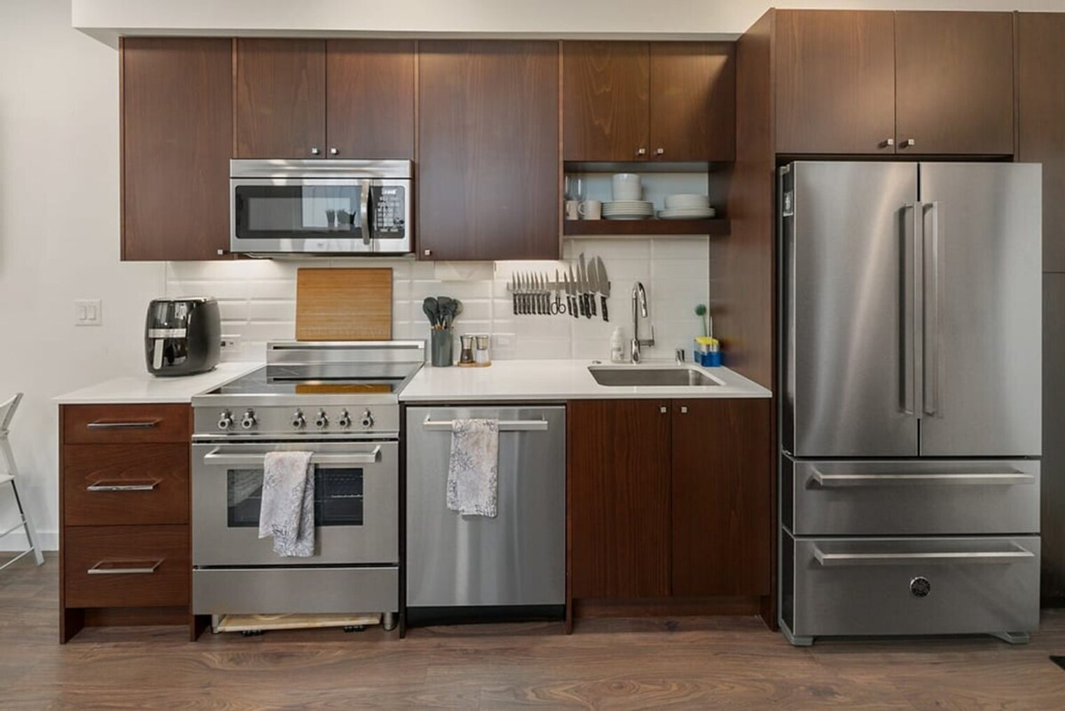 Building Photo - 915 14th Ave