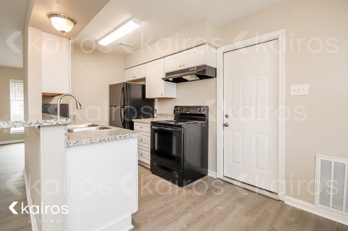 Building Photo - 304 Robbie St