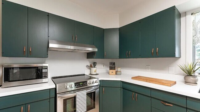 Building Photo - 303 N 10th Ave