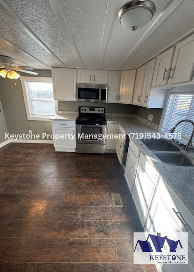 Building Photo - Horse Lover's Dream, Complete With Stable and Corral! 3 Bedroom/1 Bathroom Home $1500/$1500