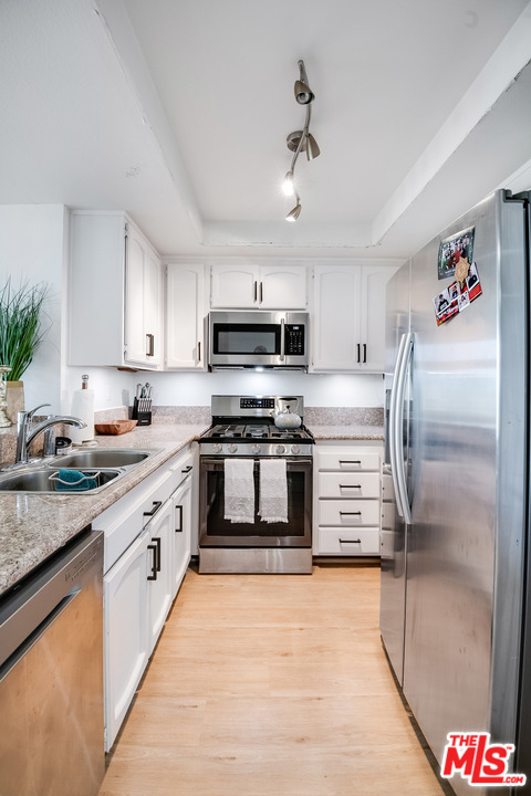 Kitchen - modern appliances - 7800 Topanga Canyon Blvd