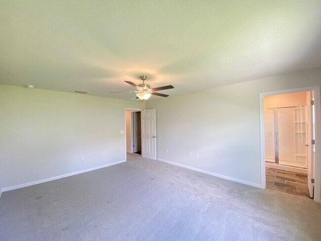 Building Photo - $700 off first month's rent! - Desirable Citrus Springs Neighborhood 3/2/2