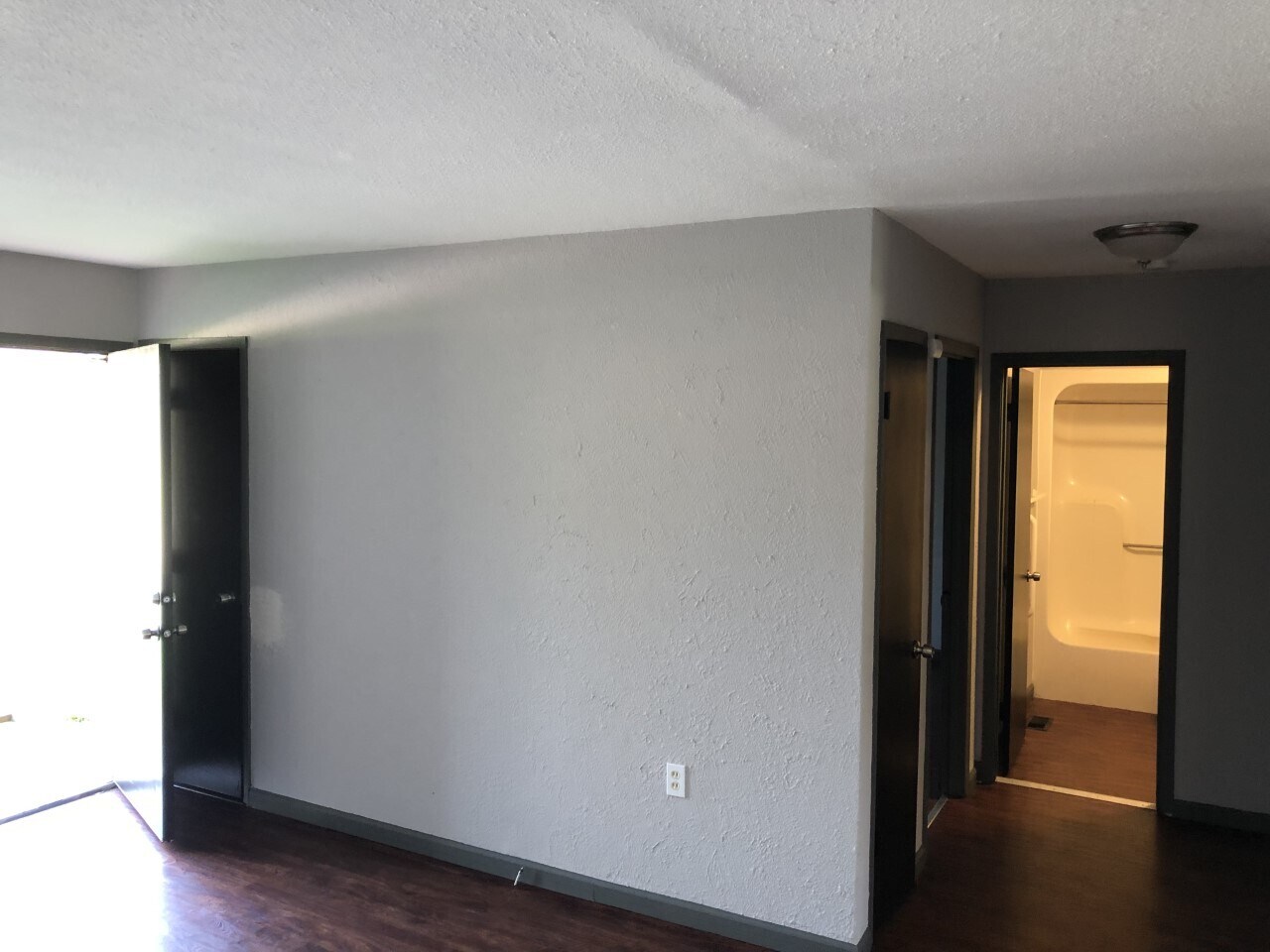 Building Photo - 2603 Eastview Dr