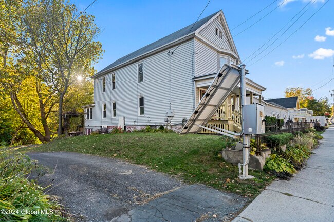 Building Photo - 776 Pawling Ave