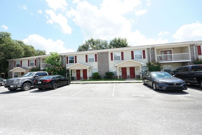 Building Photo - Two bed townhome in Bluewater with a Commu...