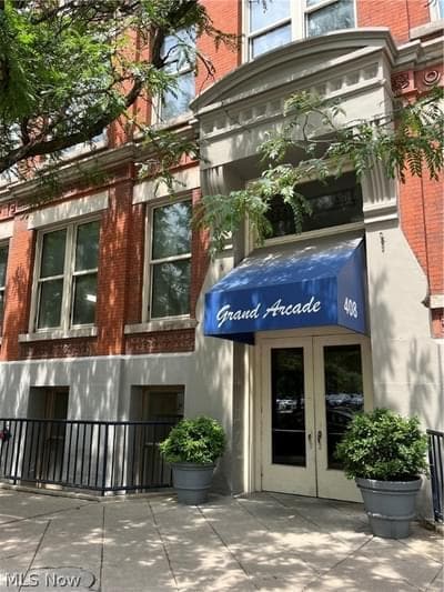 Primary Photo - 408 W Saint Clair Ave