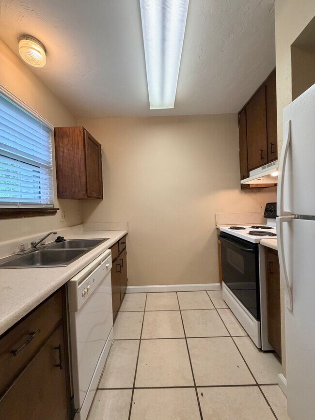 Building Photo - 3705 Aksarben Dr