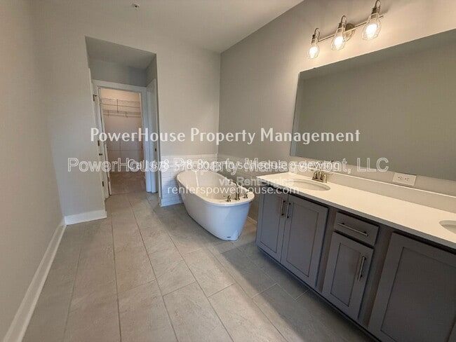 Building Photo - 1190 Harper Dr