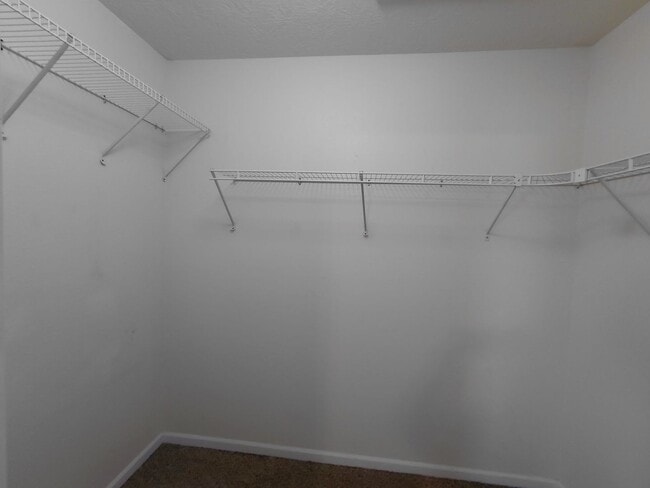 Building Photo - Home close to Post