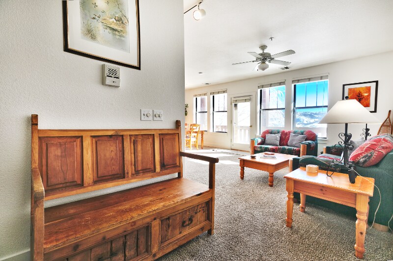 Building Photo - 8371 Meadowview Dr