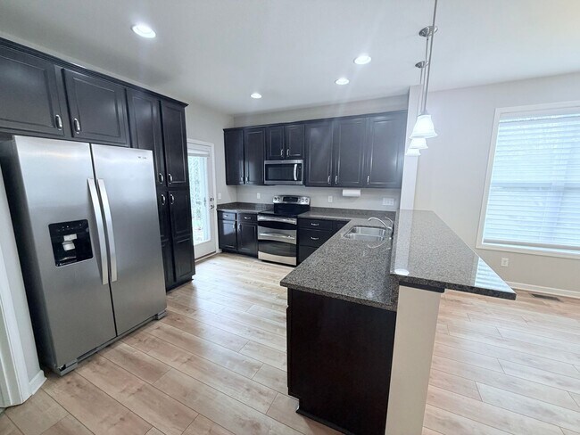 Building Photo - Gorgeous 3BR Home in the Coveted Dancing Waters Community of Woodbury!