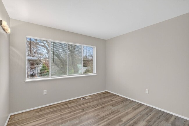 Building Photo - Updated 3-Bedroom Home with Fenced Yard in Florissant