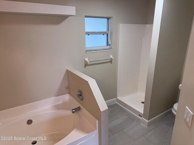 Building Photo - 1565 Emerson Dr SE