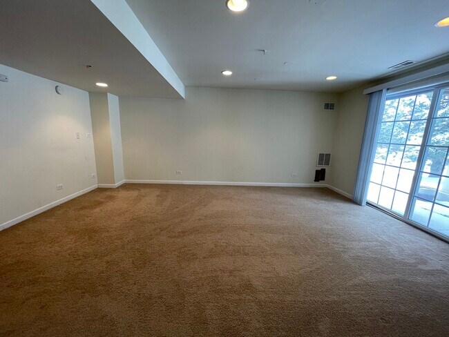 Building Photo - 857 Stuarts Dr