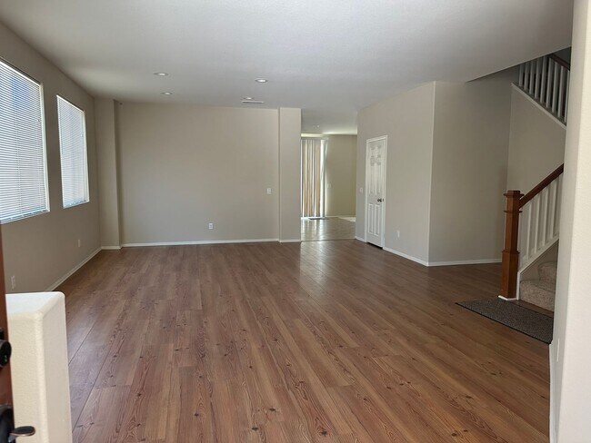 Building Photo - Bedroom 3 bath home in Hemet