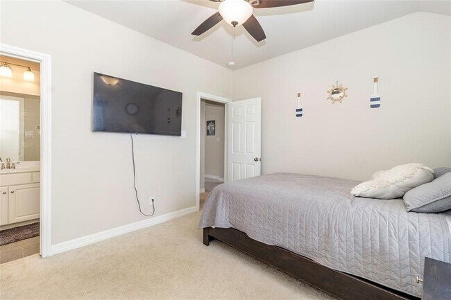Building Photo - 3010 Flora Manor Dr