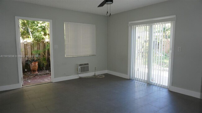 Building Photo - 808 SW 14th Terrace