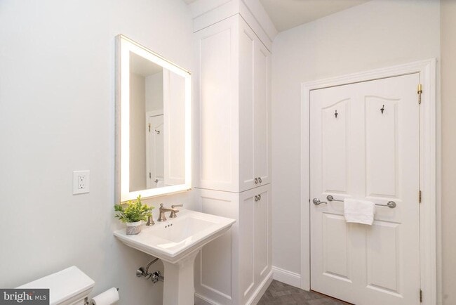 Building Photo - 5812 Hickory Hollow Ln