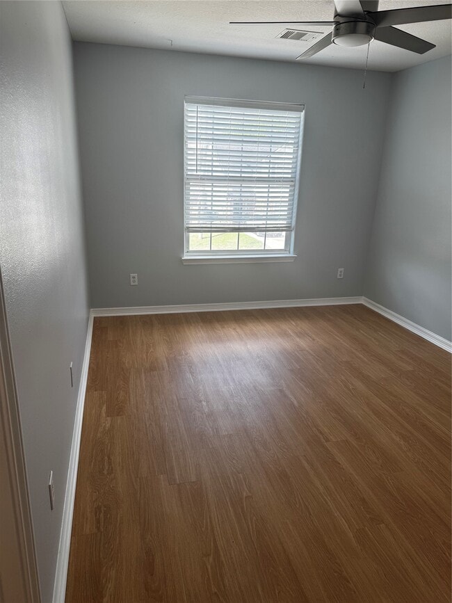 Building Photo - 4640 Knoxville St