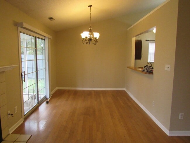 Building Photo - 3 BR 2 BA Hunters Creek