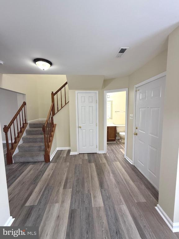 Building Photo - 409 Wind Ridge Dr