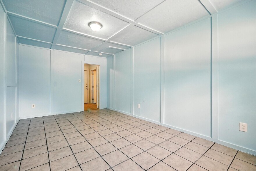 Building Photo - 2349 Marsalis Dr