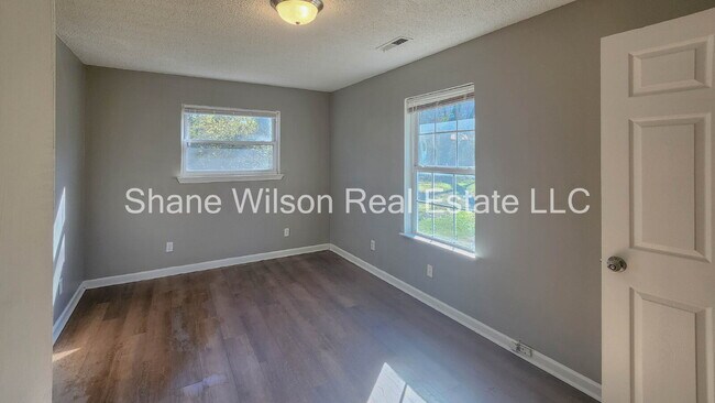 Building Photo - "Charming 3-Bedroom Retreat with 1050 Sq. Ft. of Cozy Living in Chattanooga!"