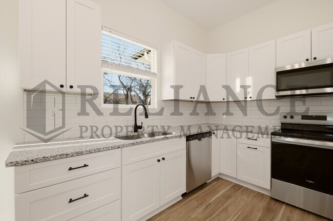 Building Photo - 701 Elmwood St