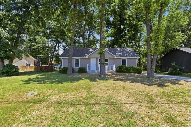 Building Photo - Fully Renovated and Move-In Ready Rental!