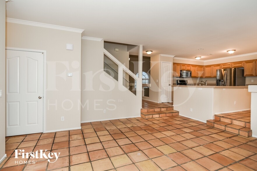 Building Photo - 10211 S Eden Falls Ln