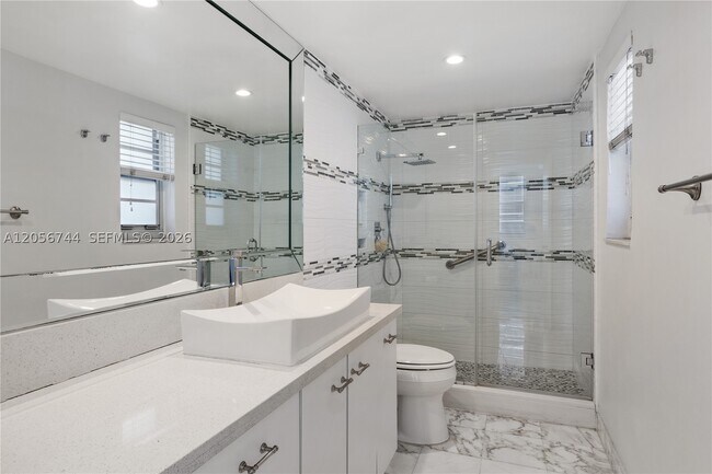 Building Photo - 5825 Collins Ave