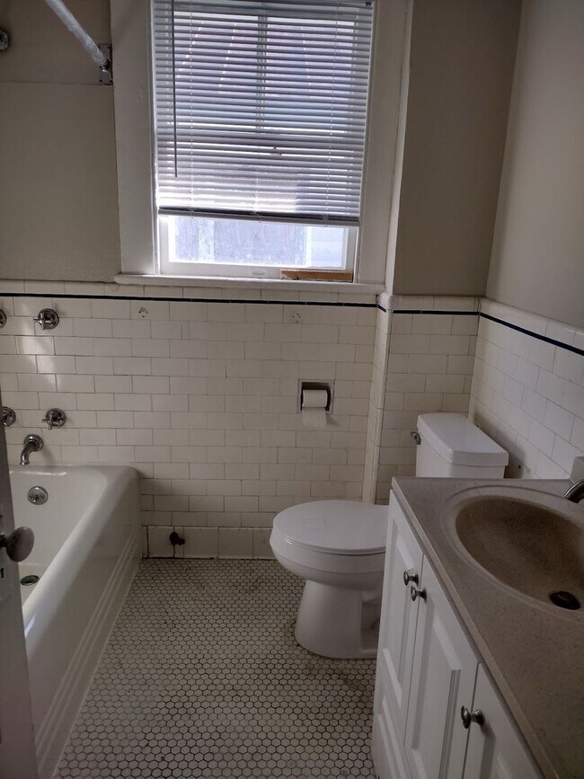 Building Photo - 54 Poplar St