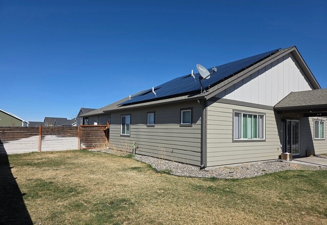 Building Photo - $500 OFF First Month's Rent! Spacious 3BR/2BA Home in Quiet Belgrade Neighborhood with Fenced Bac...