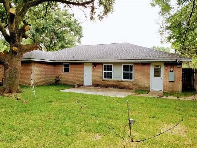 Building Photo - 10615 Chimney Rock Rd