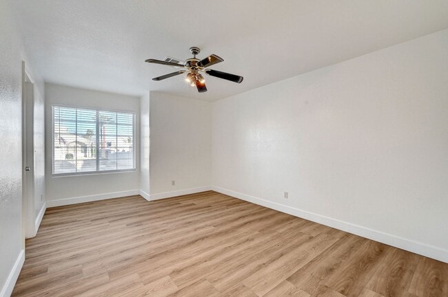Building Photo - Signature at Peccole Ranch