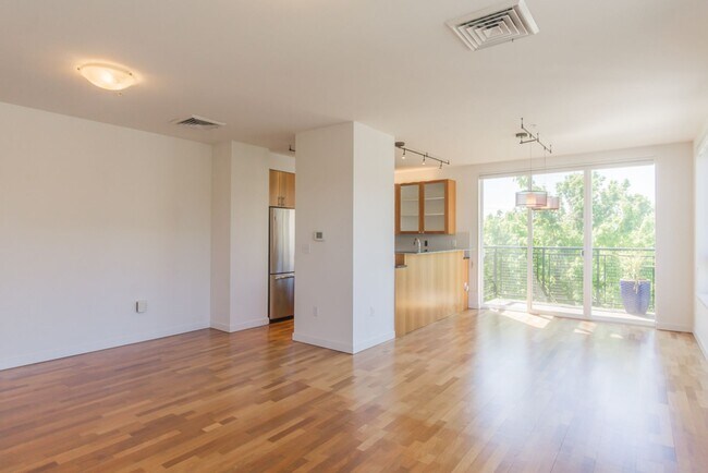 Building Photo - 2Bd/2Ba Seattle Condo
