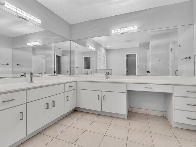 Building Photo - 10434 NW 6th Ct