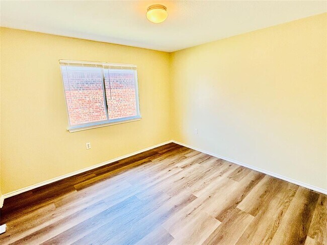 Building Photo - 1220 Anise Dr