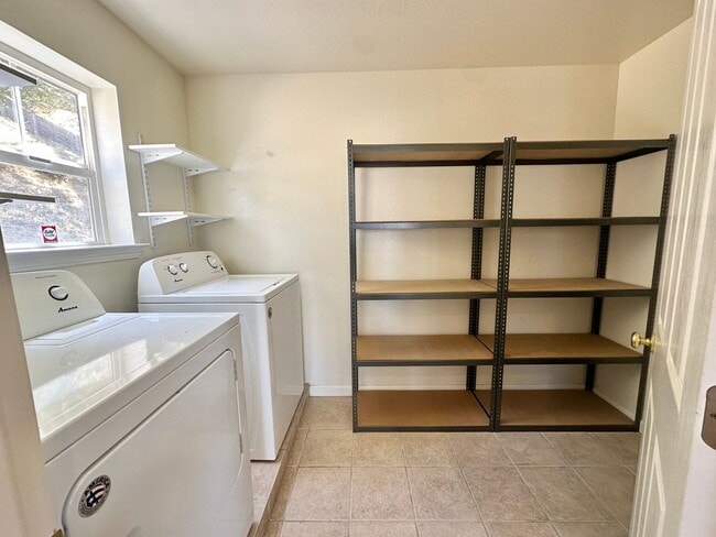 Building Photo - San Rafael Hillside Retreat