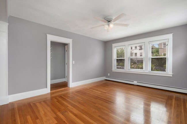 Building Photo - 84 Rochambeau Ave