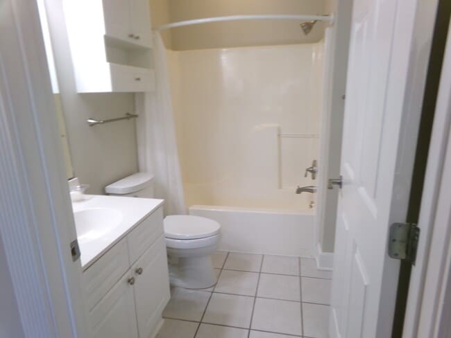 Building Photo - 4879 Dahlia Ct