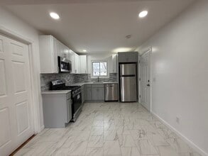 Building Photo - 23 Lamont Rd