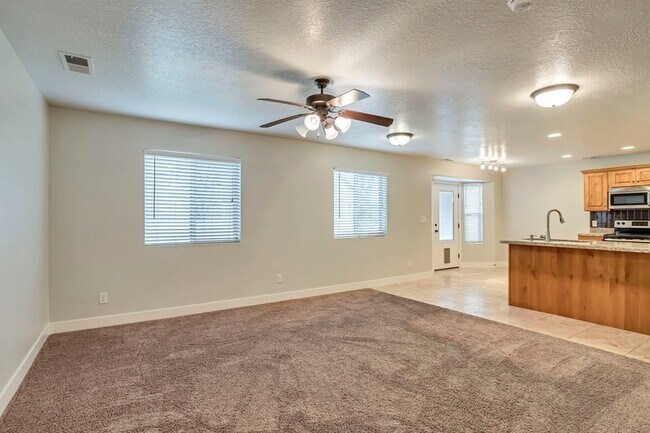 Building Photo - 939 W 175 S