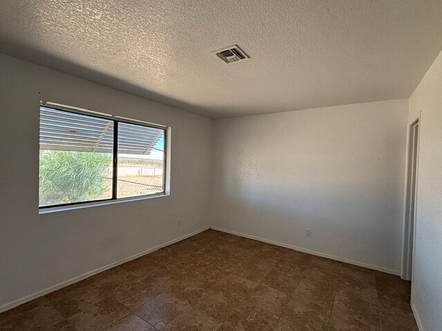 Building Photo - 2700 W Shauna Dr