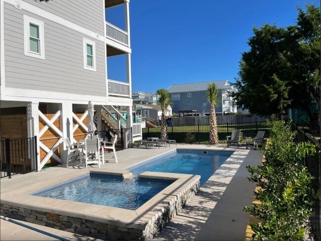 Building Photo - CAROLINA BEACH'S FINEST AVAILABLE FOR A WI...