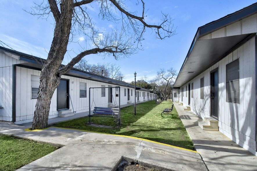 Primary Photo - The LUX Riverside